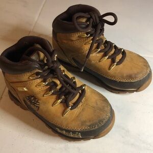 Timberland toddler classic lace up ankle boots. Preloved. So cute!  Gold tags.